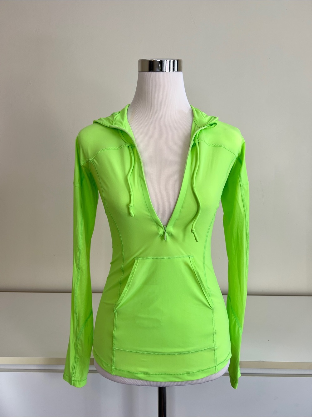 LULULEMON Y2K NEON GREEN RUNNING HOODIE – SIZE 2